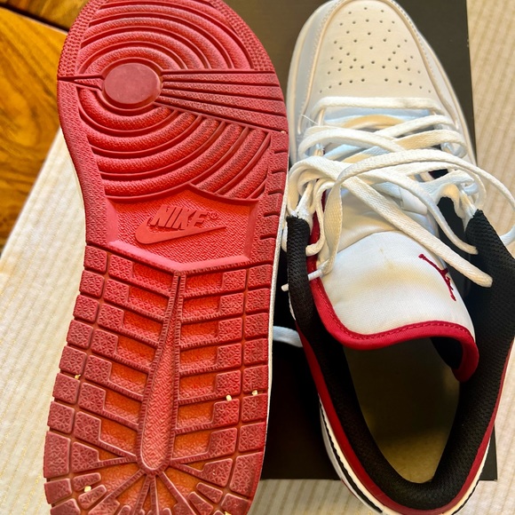 Men’s size 10 Nike Air Jordan 1 Low. White, black and red. Worn twice. - Picture 3 of 5